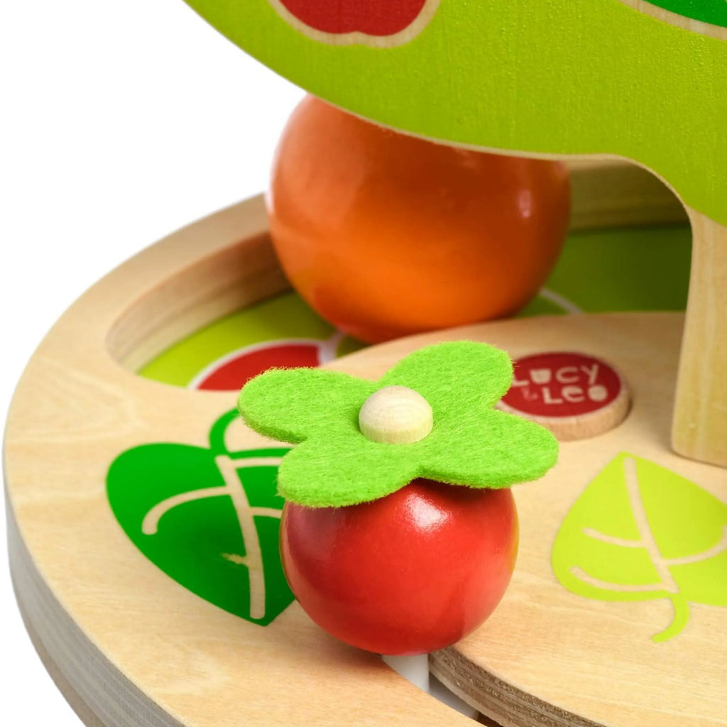 Дрвена Монтесори Играчка со Топки