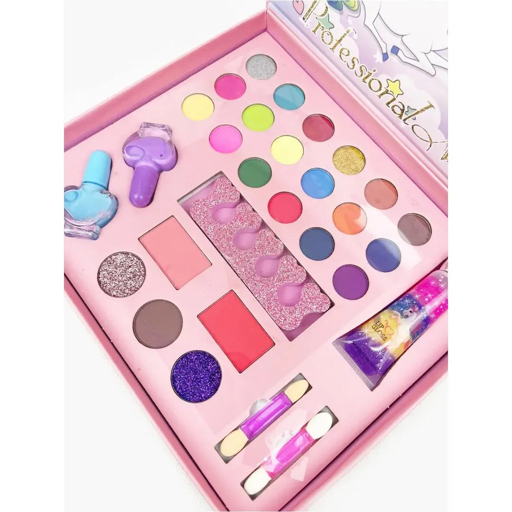 Сет за шминка и нокти во подарок кутија!