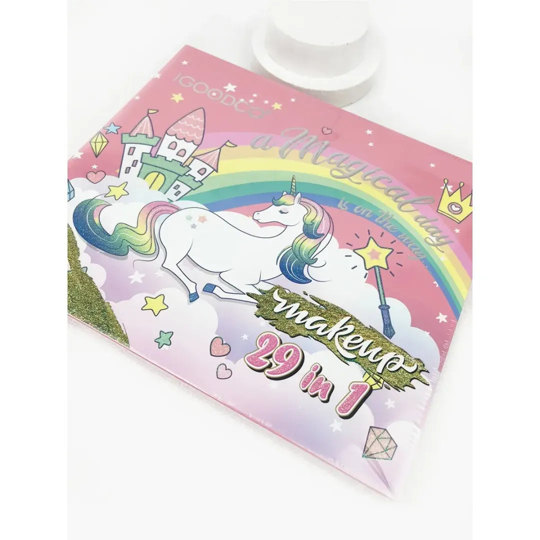 Сет за шминка и нокти во подарок кутија!