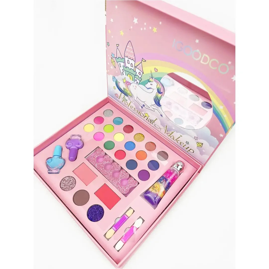 Сет за шминка и нокти во подарок кутија!